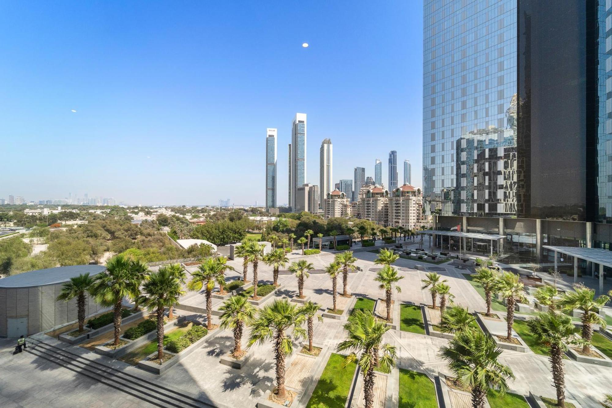 Modern Large Park Difc Apartment